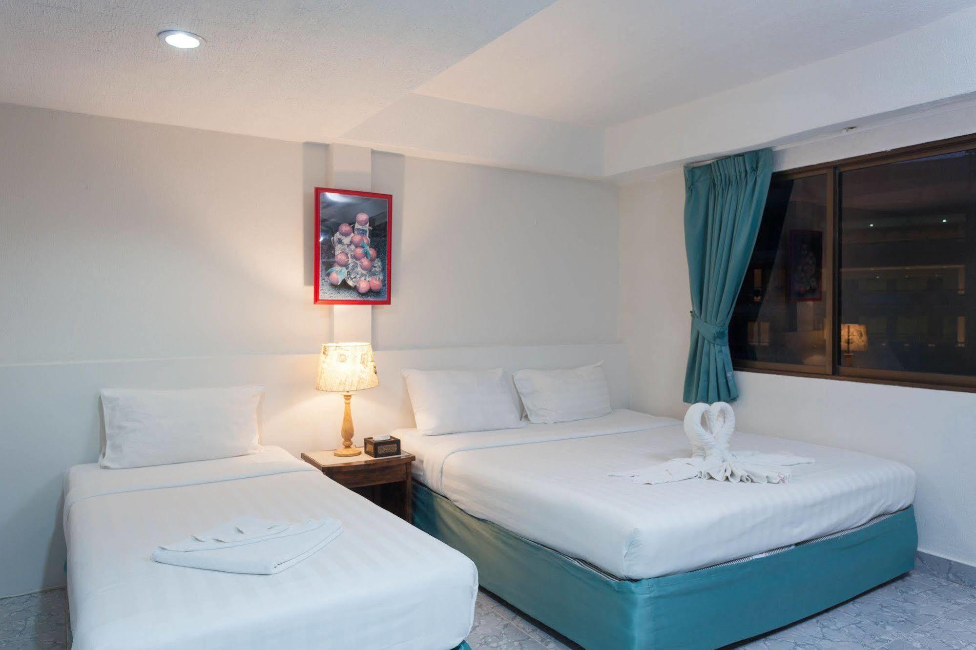 Готель Simple Boutique Seabreeze Patong Екстер'єр фото