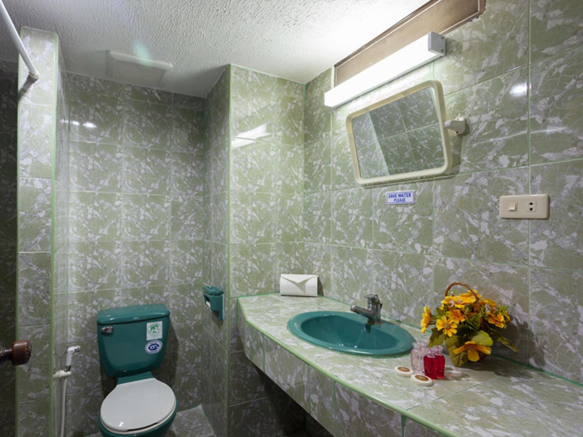 Готель Simple Boutique Seabreeze Patong Екстер'єр фото